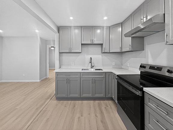 3rd image of 409 W 18th St Unit B