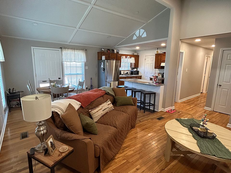 1st image of 612 Darby Cir