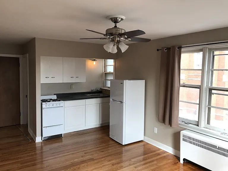 114 N Spring St #7 — Photo 3