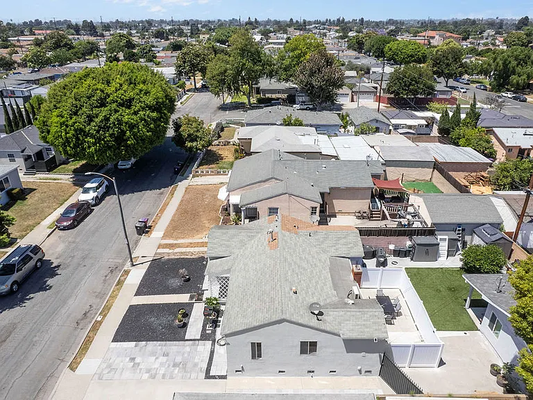2066 Baltic Ave — Photo 10