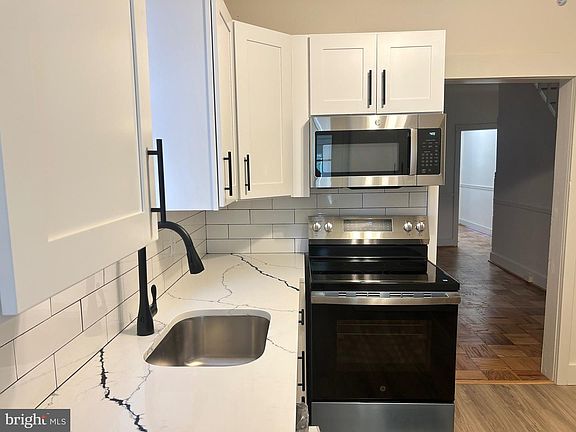 4th image of 831 W Washington St