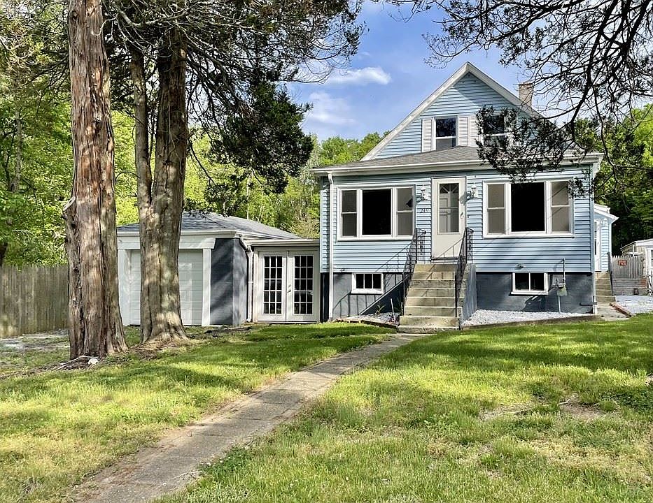 1st image of 249 Bonin St