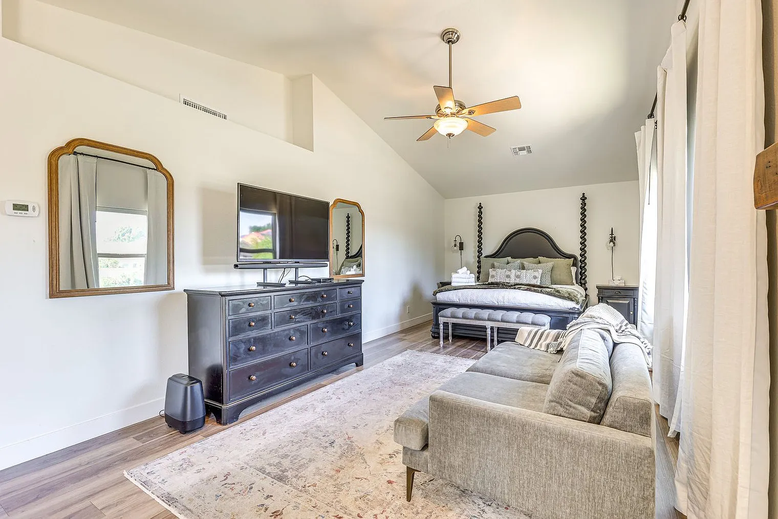 4 bed, 3.0 bath, 2195 sqft, $5,386 — Photo 4