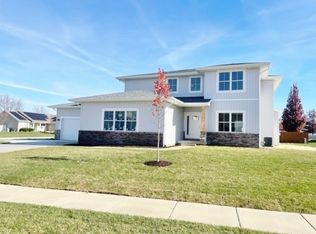 2702 Lone Oak Rd, Bloomington, IL 61705