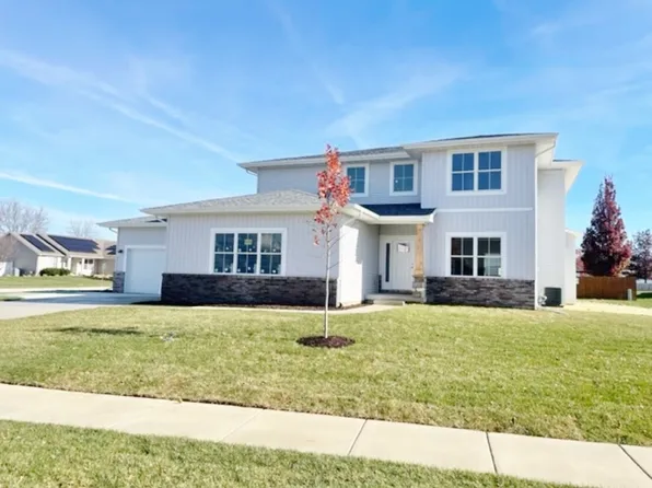 2702 Lone Oak Rd, Bloomington, IL 61705