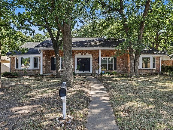 2nd image of 2408 Winewood Ln
