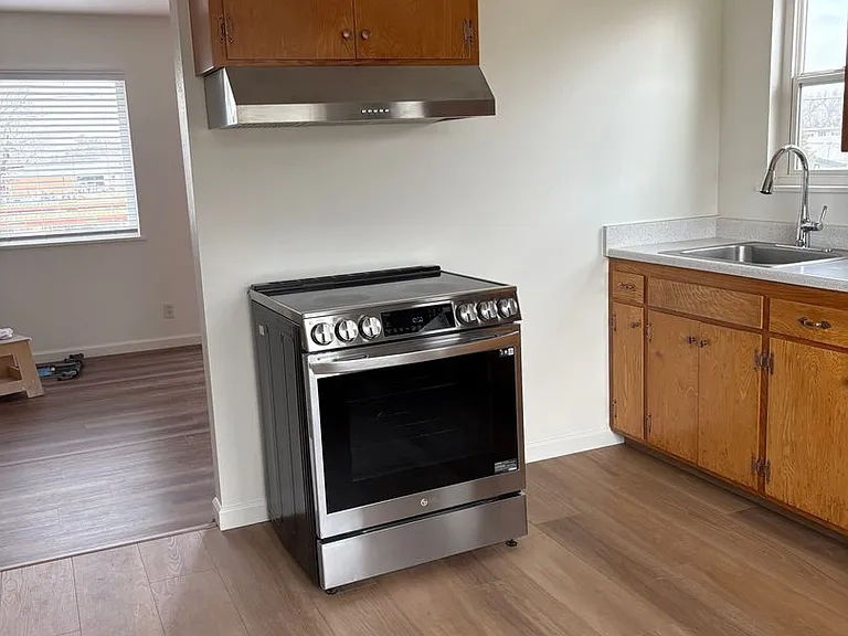 13 Alma Ct — Photo 3
