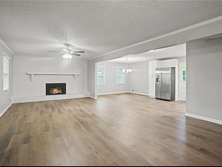 703 Navaho Ct — Photo 3