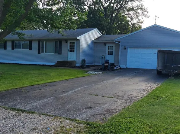 301 S 10th Ave, New Windsor, IL 61465