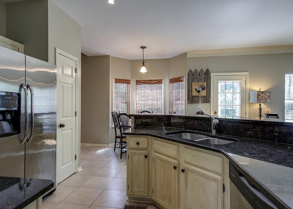 2nd image of 203 Clarendon Cir