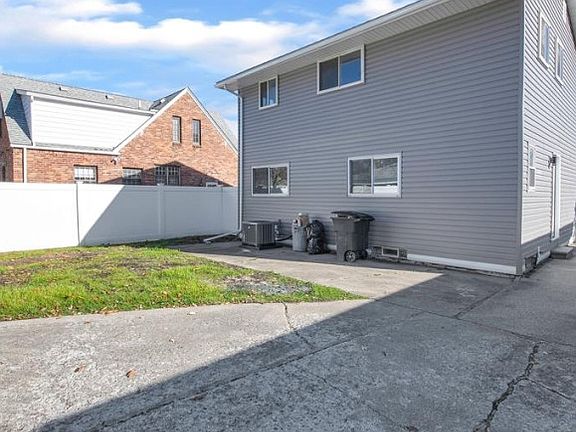 5th image of 1723 Cass Blvd