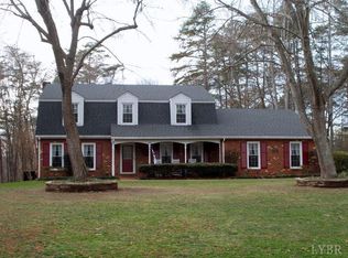 100 River Rd, Altavista, VA 24517