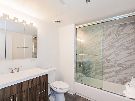 3rd image of 2036 S Michigan Ave APT 202L