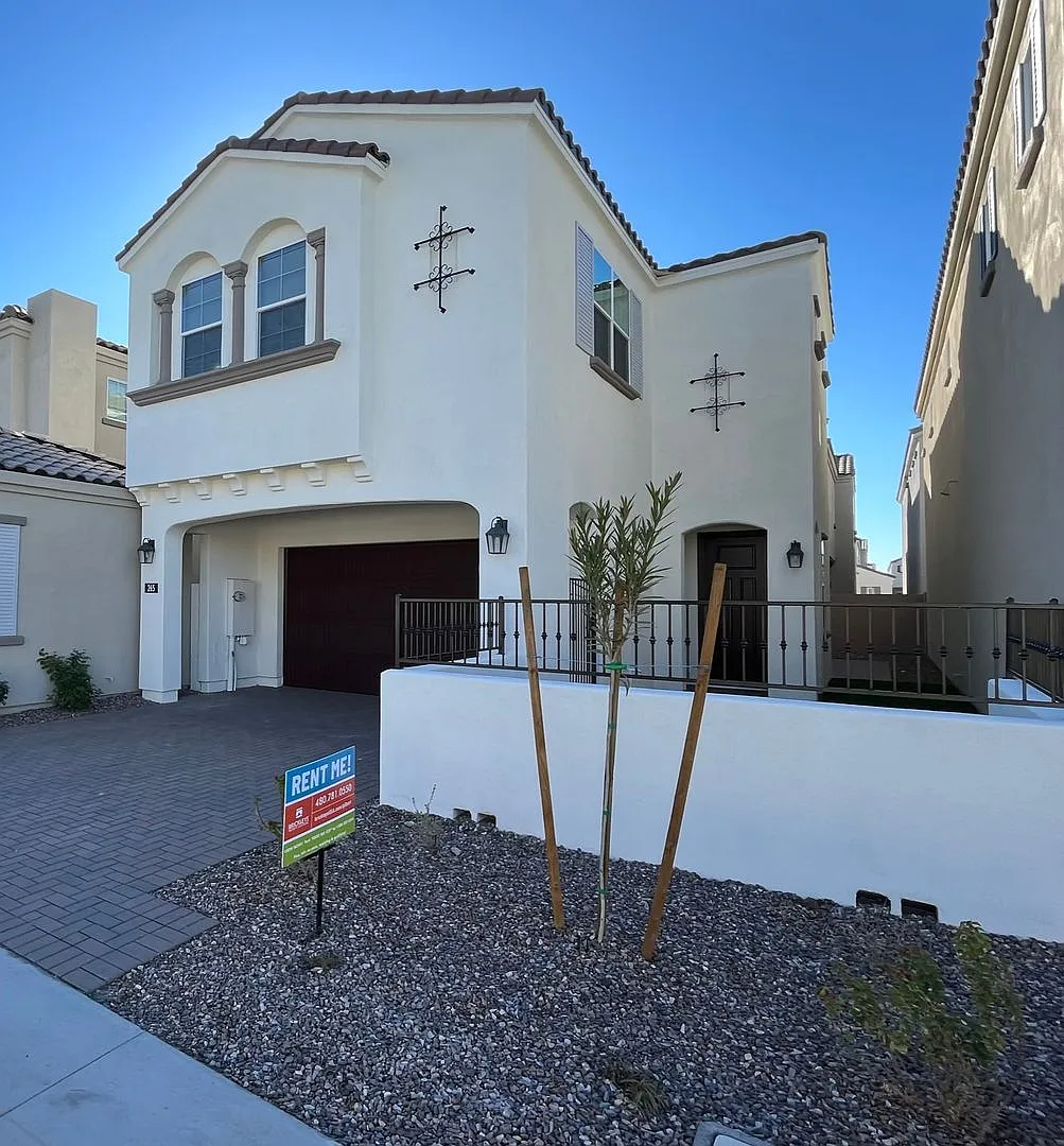 Building Photo - 265 E Balsam Dr