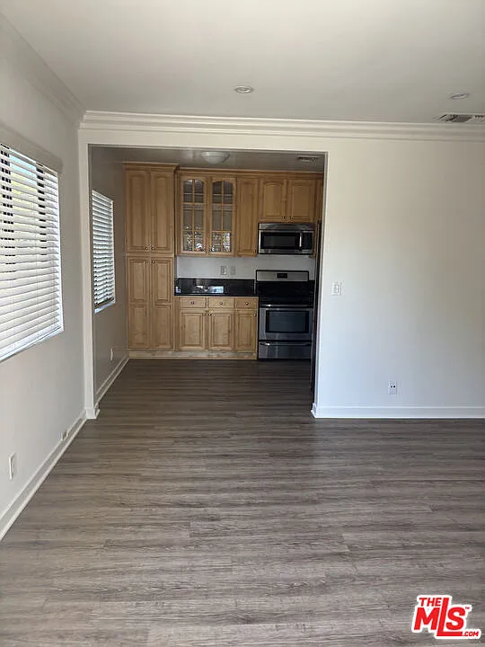 2 bed, 2.0 bath, 1000 sqft, $2,500 — Photo 2