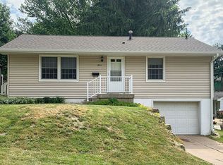 1886 Floraview Dr, Dubuque, IA 52001