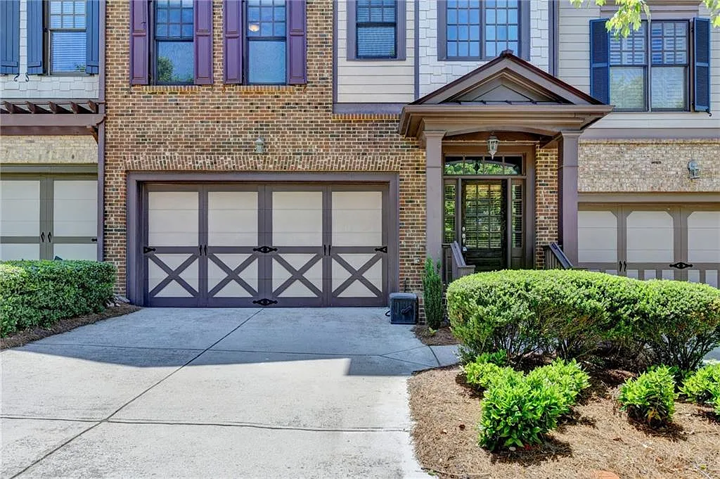 4 bed, 4.5 bath, 4804 sqft, $3,200 — Photo 4