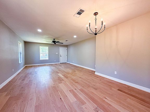 5th image of 340 Texas St
