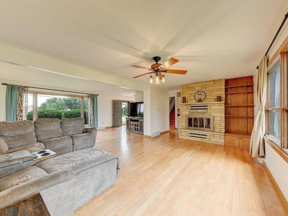 4th image of 3102 1st St