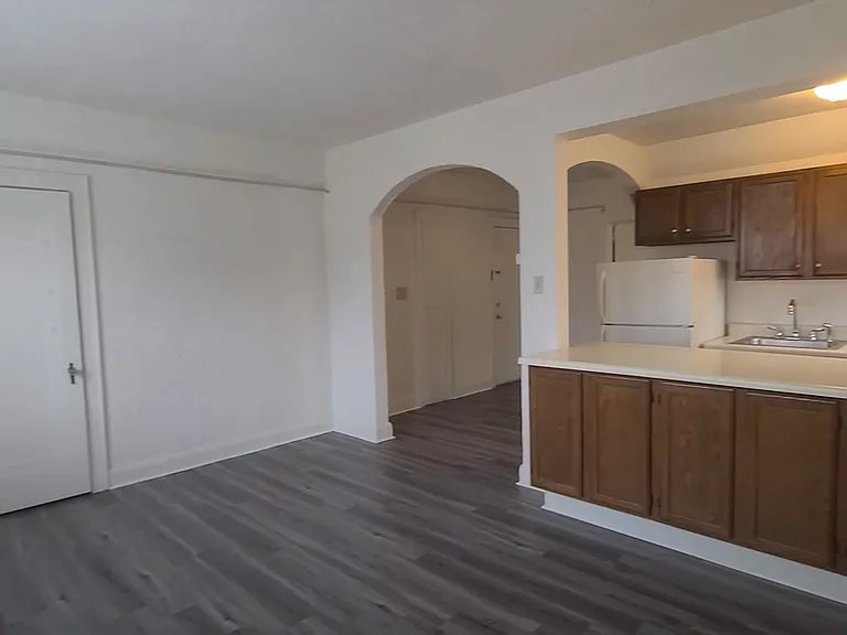 100 Academy Ave — Photo 1