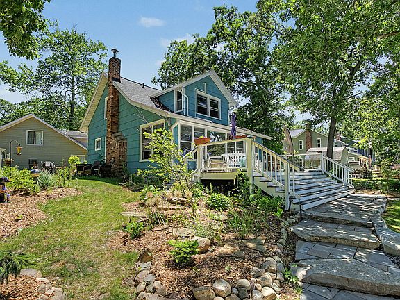 3rd image of 8565 Oakwood Ct