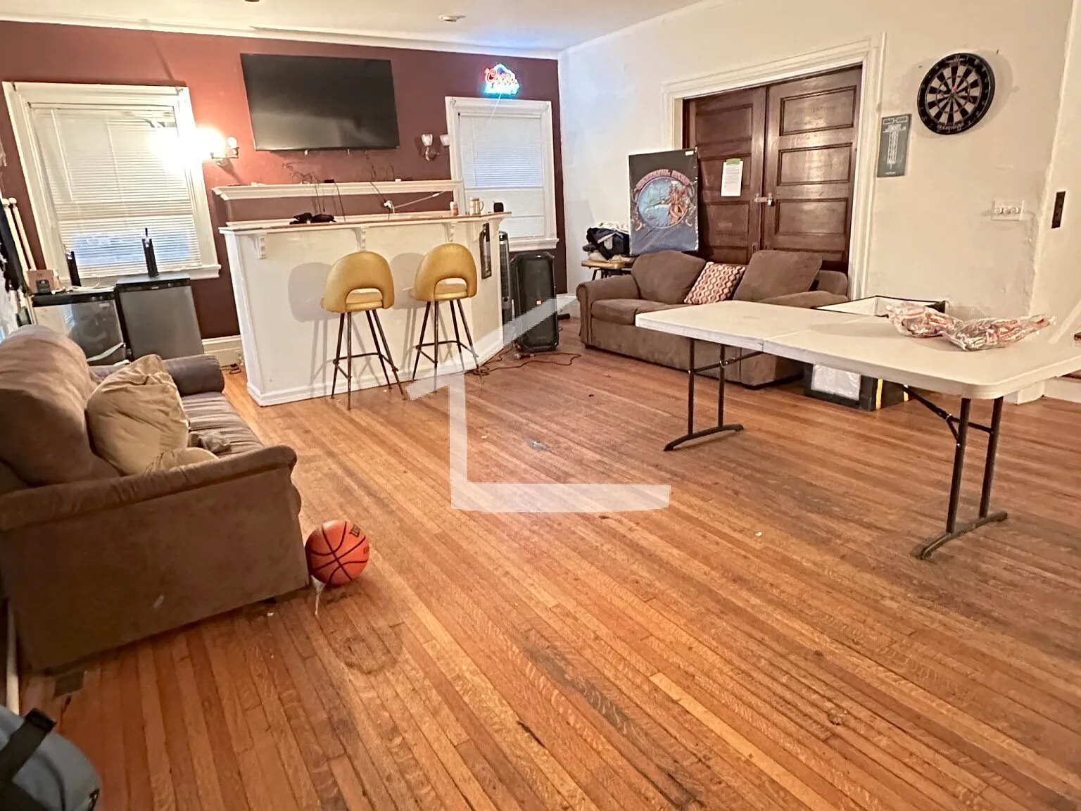 6 bed, 2.5 bath, 2000 sqft, $7,000 — Photo 1