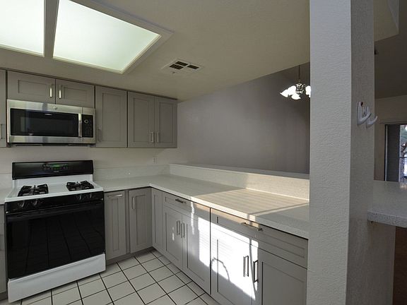 4th image of 2847 Bluebonnet Dr #6