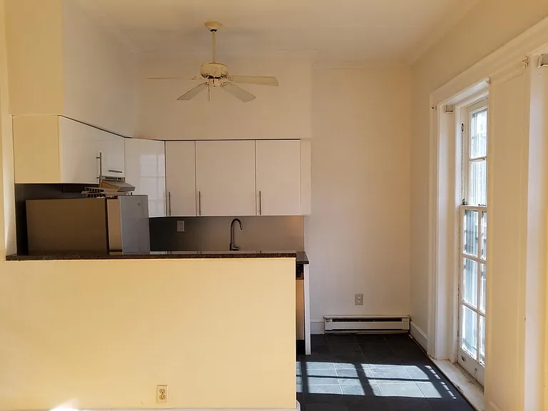 Eat-In-Kitch with floor/ceil window