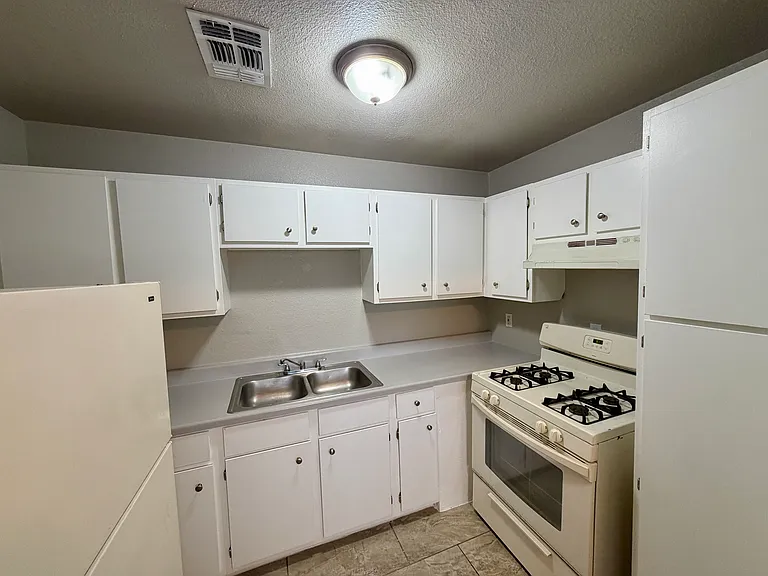 328 Altitude Dr #5 — Photo 2