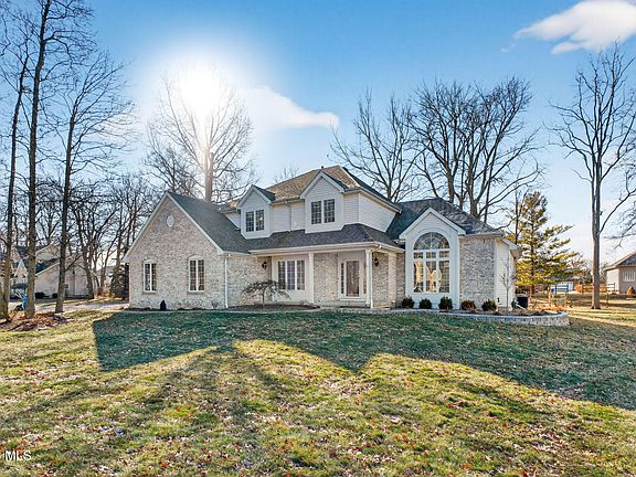 2nd image of 8109 Bridgehampton Dr