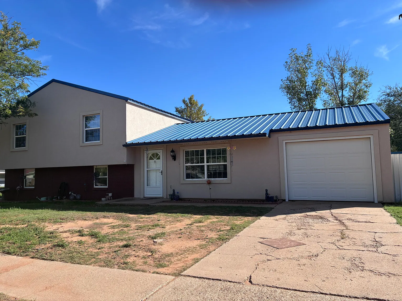 5 bed, 2334 sqft, $2,000 — Photo 2