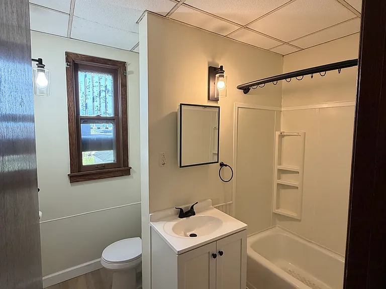 1120 E 9th St #1 — Photo 9