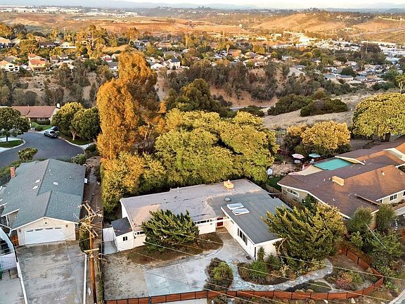 3rd image of 161 Parnassus Cir