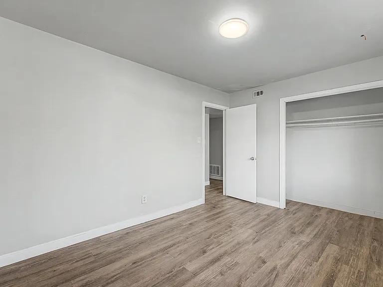 Evanston Apartments — Photo 44