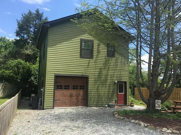 108 King St — Photo 2