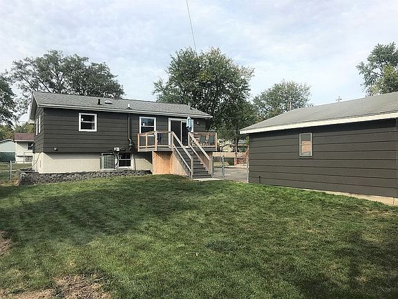 Rear fenced yard