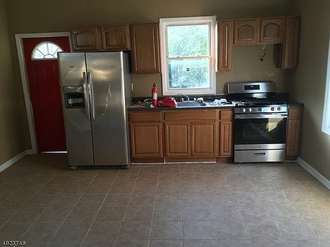 2nd image of 158 Hickory St