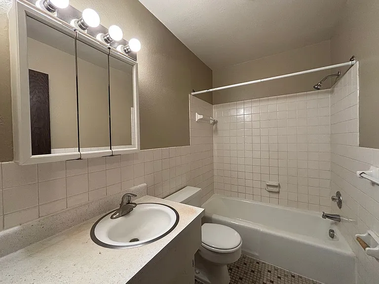 83 Arlington Ave West — Photo 14