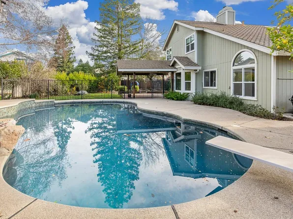 5801 Sheaves Ct, Elk Grove, CA 95758