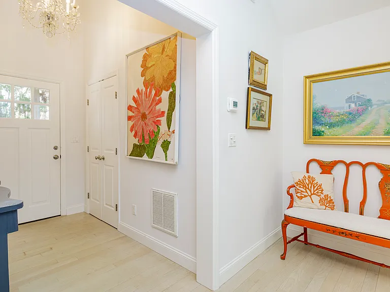 99 Oak Ln — Photo 2