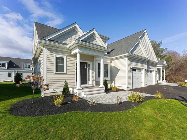 14 Damon Rd #18, Medfield, MA 02052
