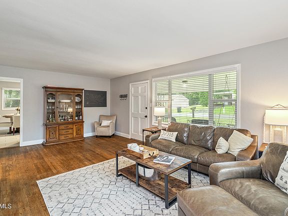 4th image of 2103 Jayne Ln
