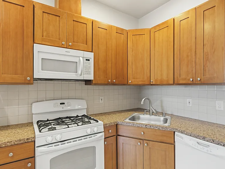 4303 SW Myrtle St — Photo 15