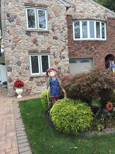 1st image of 83 Jeannette Ave