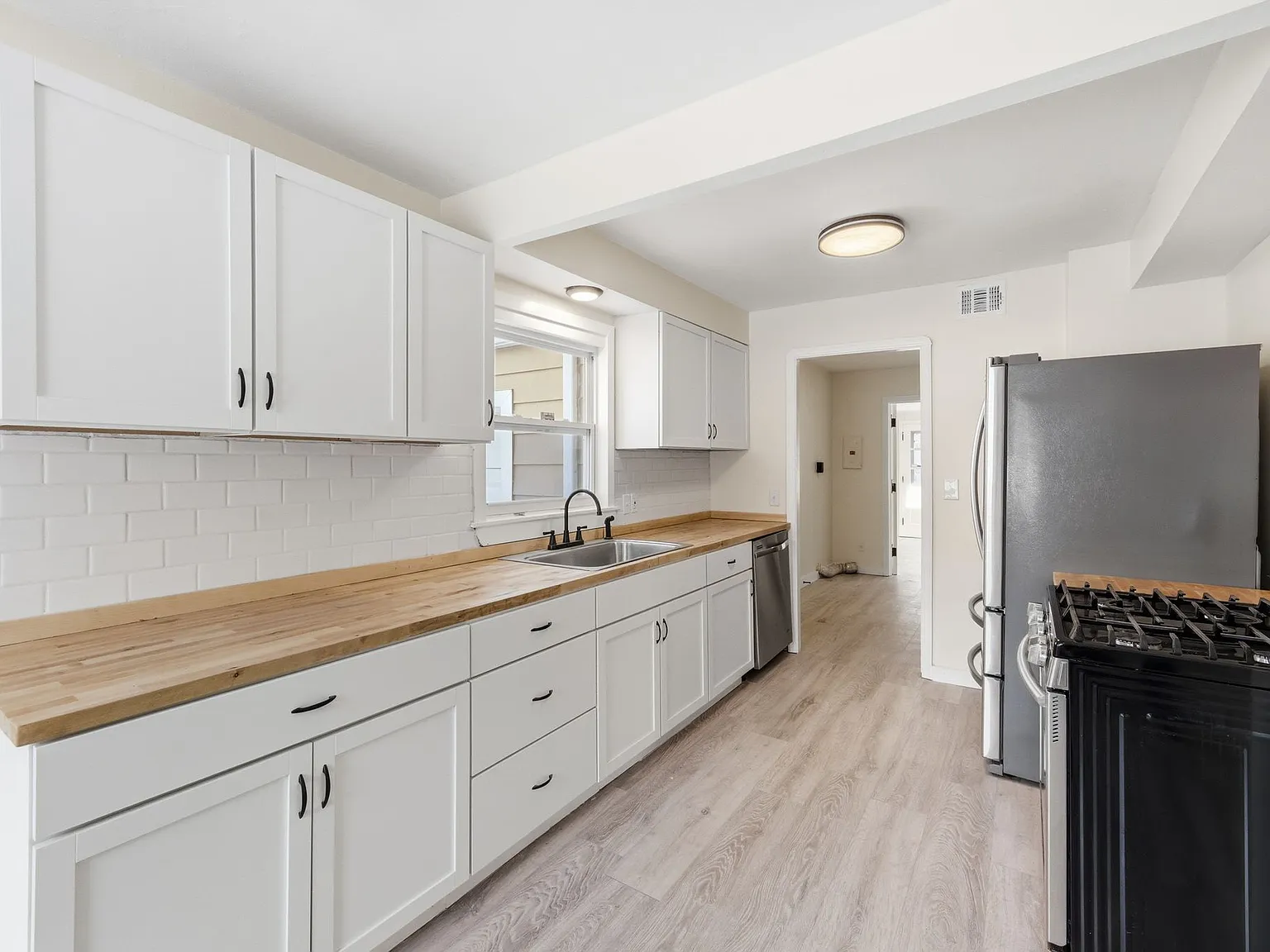 3 bed, 1246 sqft, $2,200 — Photo 3