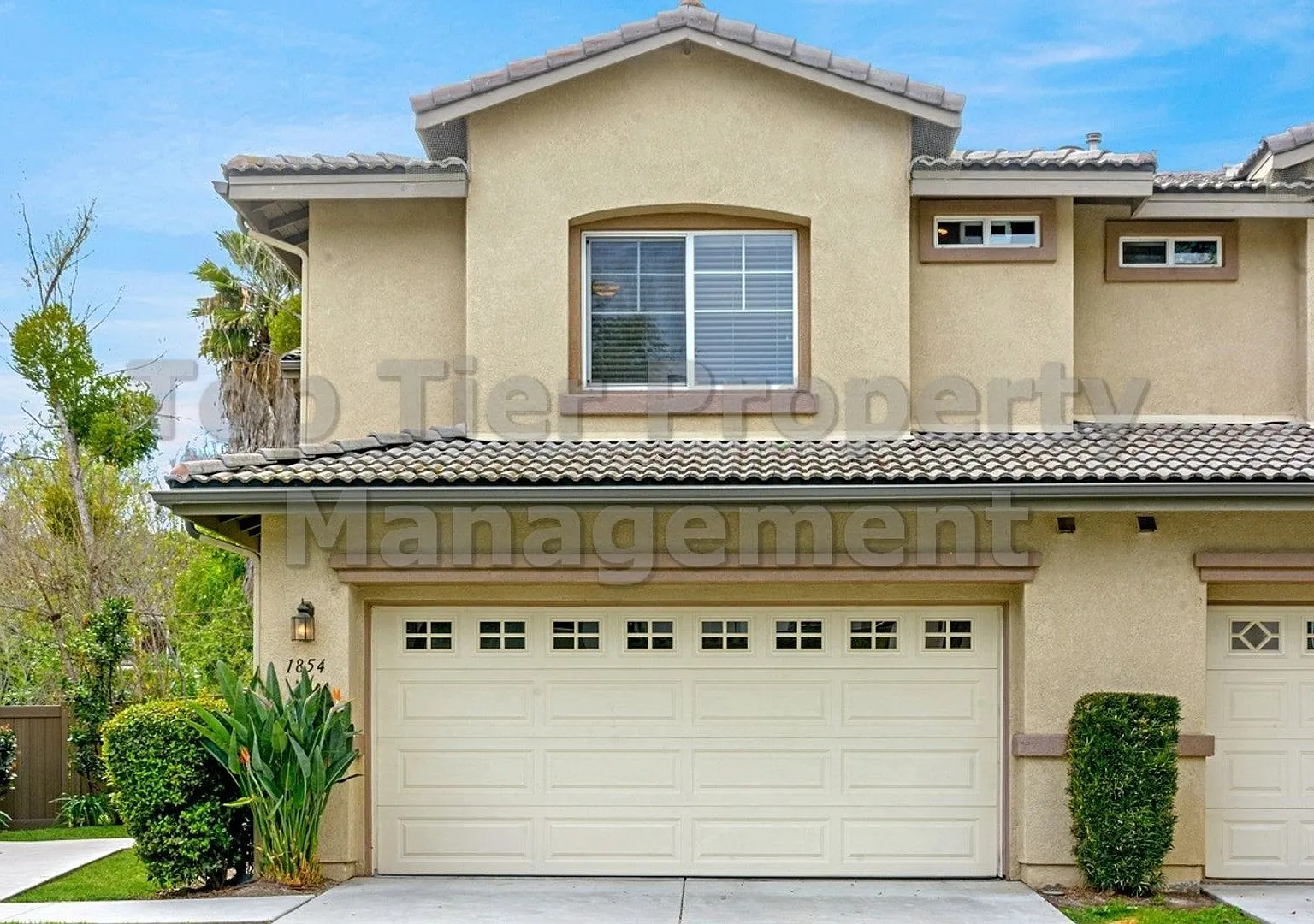 Beautiful 3 bed / 2.5 bath Townhome in Great Neighborhood - Available 10/15 — Photo 1
