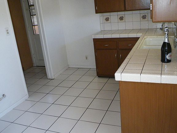 4th image of 1422 Baypoint Ave
