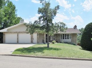 2209 11th Ave NW, Minot, ND 58703