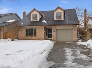 95 Scenic Wood Cres, Kitchener, ON N2A3N2