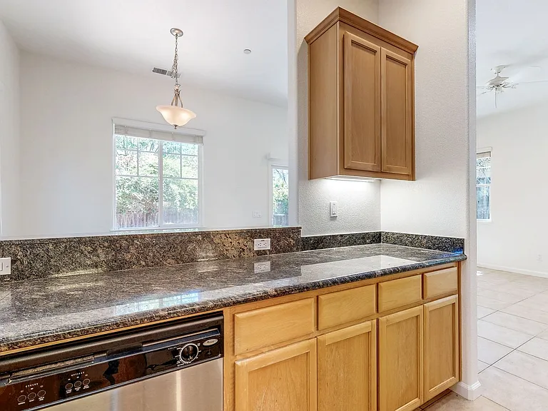 642 Acacia Ln — Photo 29